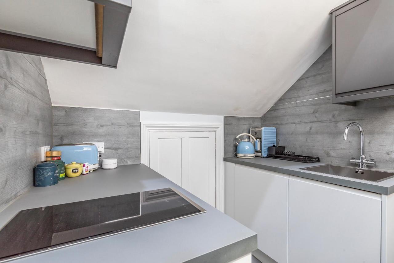 Deluxe Studios With Spa Included Portsmouth Exterior foto